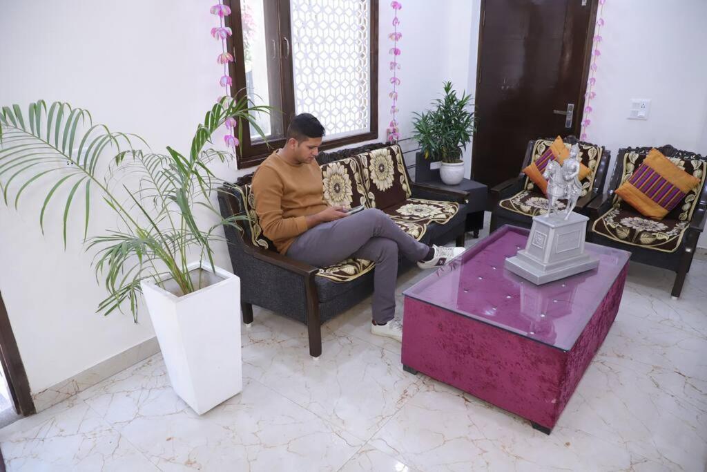 Fortune Service 1bhk,l-36b,saket Appartement New Delhi