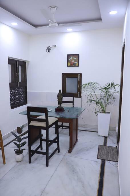 Fortune Service 1bhk,l-36b,saket Appartement